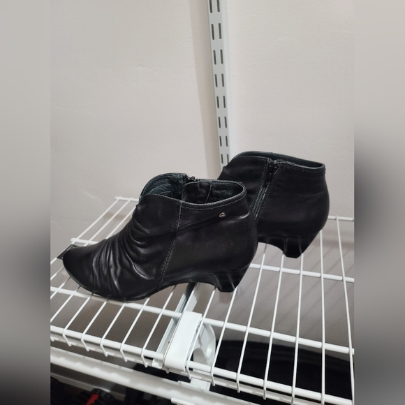 Shoes - Picture 2 of 10